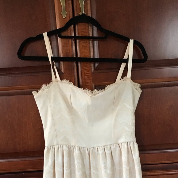 WHITE DRESS - Picture 2 of 4